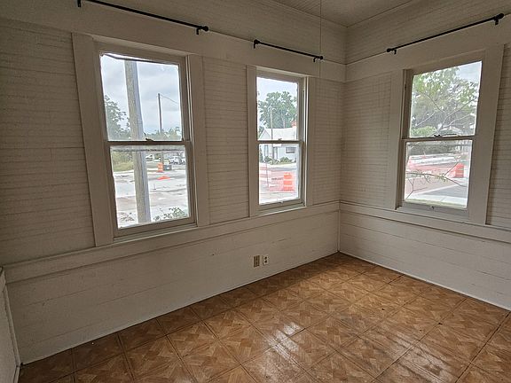 3rd image of 102 N Cumberland Ave