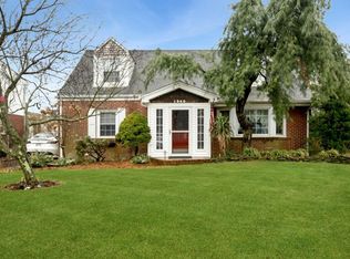 1940 Croydon Dr, Merrick, NY 11566