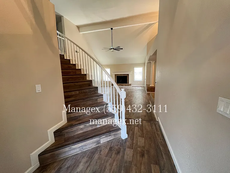 8449 N 8th St — Photo 3