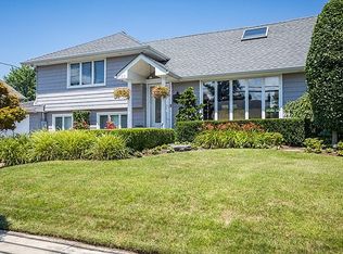 160 E Lexington Ave, Oceanside, NY 11572