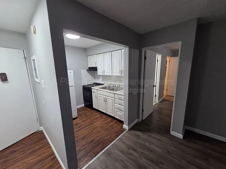 2727 Hampton Ave #307 — Photo 4