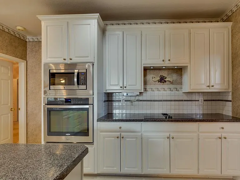801 Steeps Ct — Photo 16