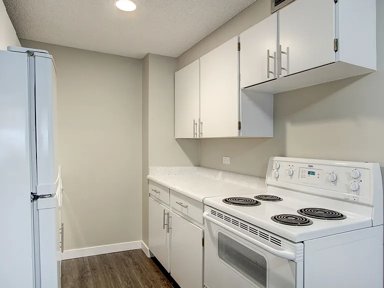 330 25th Ave SW — Photo 37