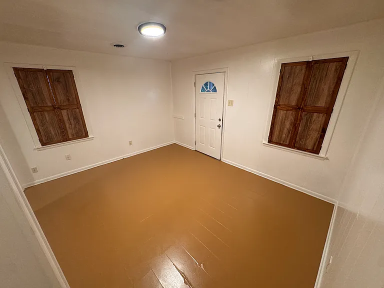 504 Ford Rd — Photo 2