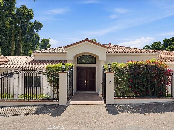 2nd image of 1852 La Loma Dr