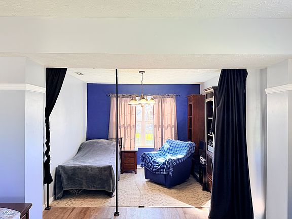 3rd image of 6922 Devinney Ln