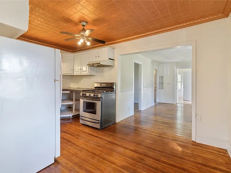 250 Sanford St — Photo 8