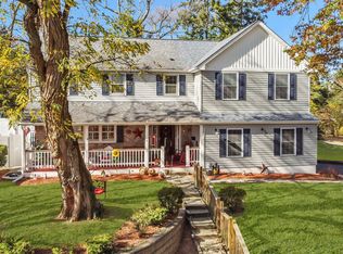 2 Lantern Ln, Hatboro, PA 19040