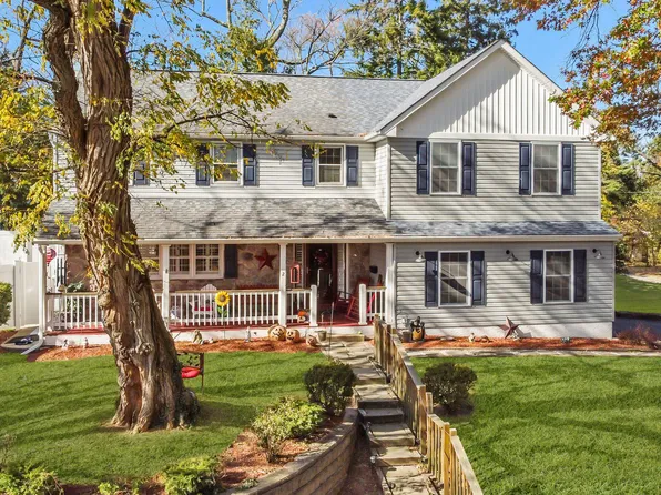 2 Lantern Ln, Hatboro, PA 19040