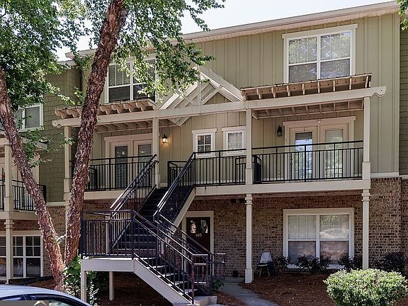 2nd image of 490 Barnett Shoals Rd APT 816