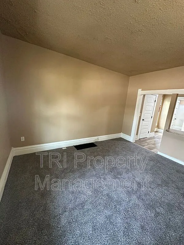 Studio, 1.0 bath, $750 — Photo 2
