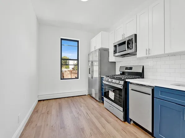 43 Dumont Ave, Brooklyn, NY 11212