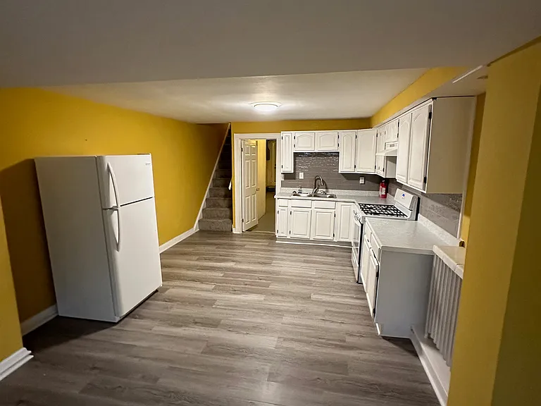 1035 N Kenwood Ave — Photo 6