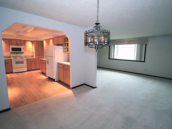 3rd image of 4601 NE 112th Cir