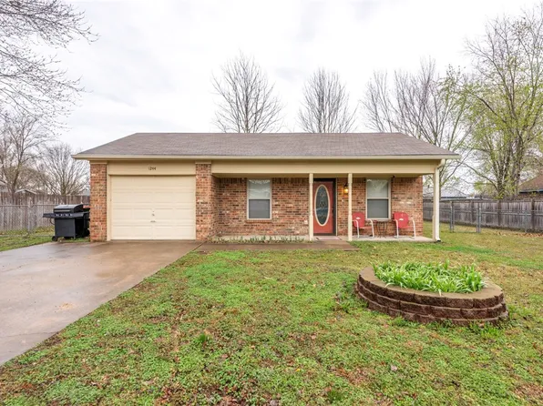 1244 Walnut Pl, Elkins, AR 72727