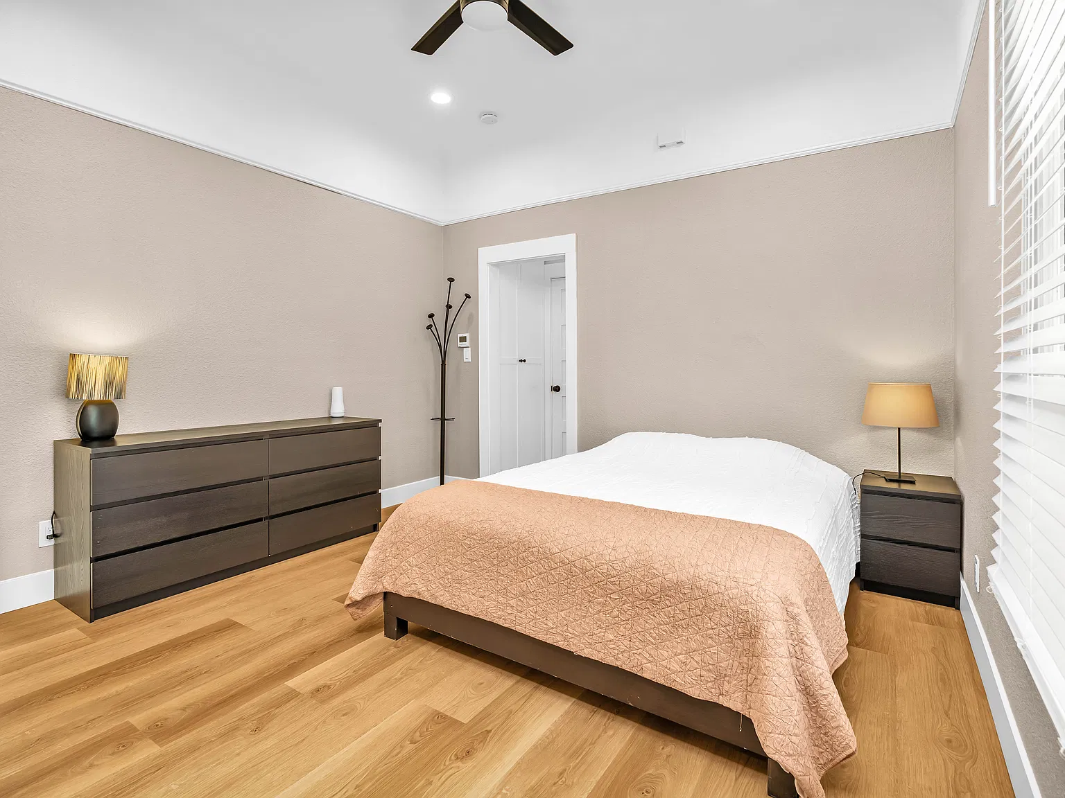 1 bed, 730 sqft, $2,100 — Photo 4