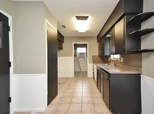 900 Sunrise Ave, Ennis, TX 75119