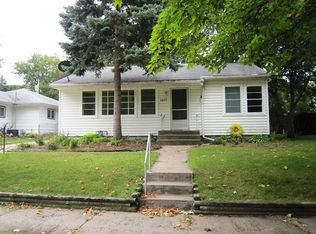 1057 14th Ave S, Clinton, IA 52732