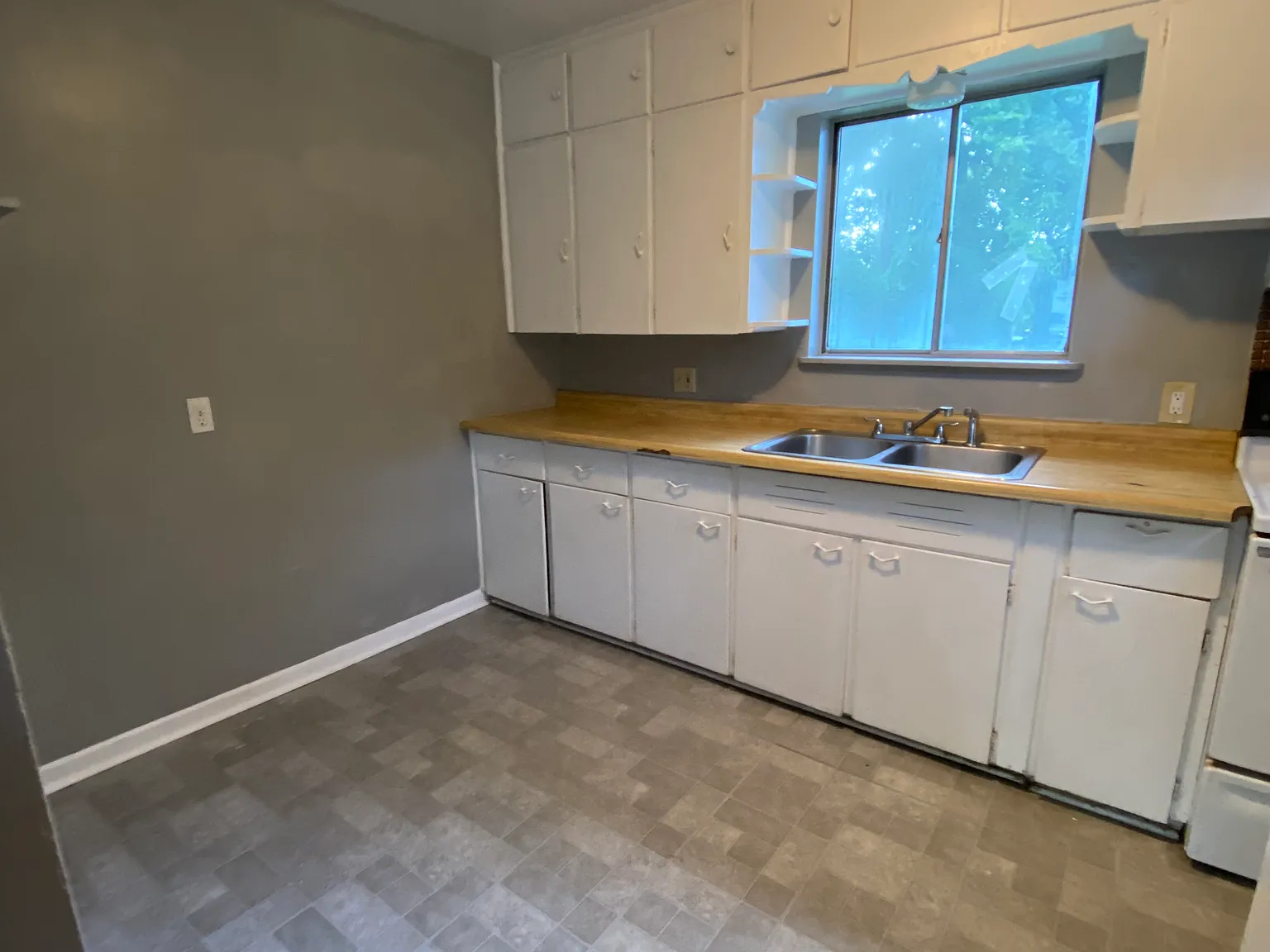 1536 Snyder Rd — Photo 2