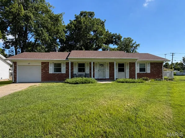 17 Coachlight Dr, Mascoutah, IL 62258