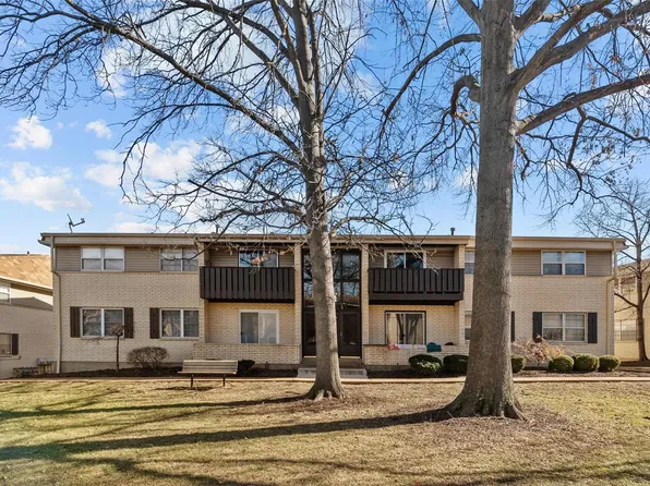 128 Shadalane Walk APT B, Ballwin, MO 63011