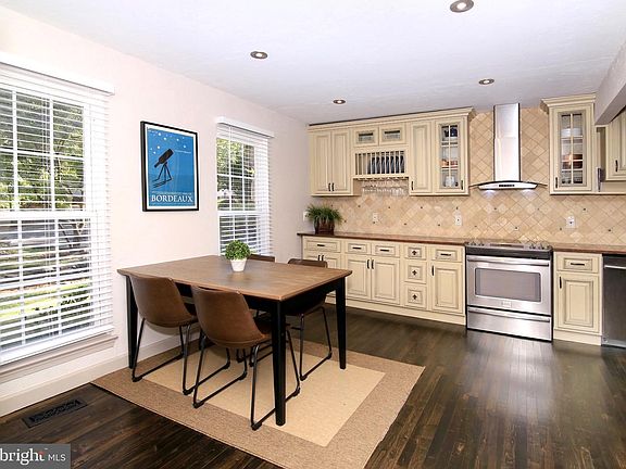3rd image of 5908 Wood Sorrels Ct