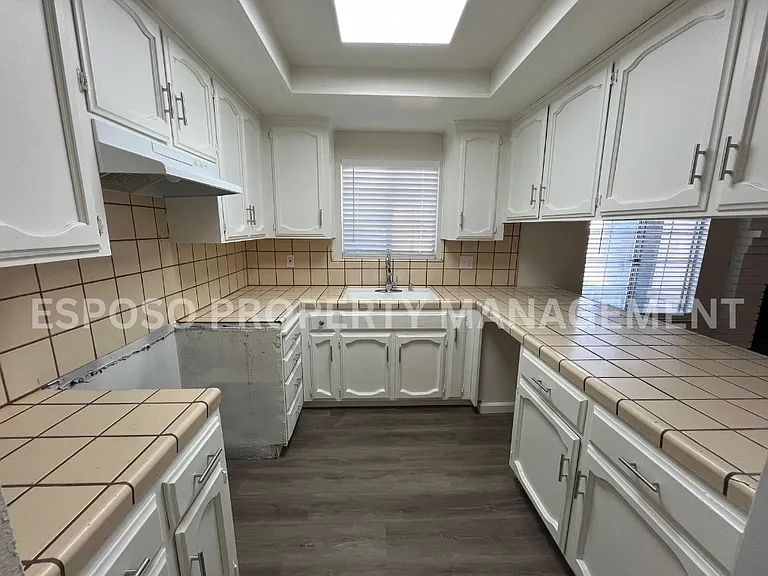 4014 N Benedict Ave #101 — Photo 14