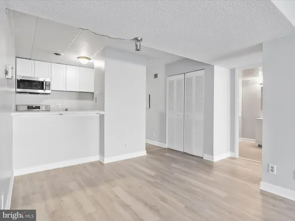 2527 Huntington Ave #17, Alexandria, VA 22303