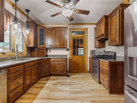 4th image of 302 Shimp St