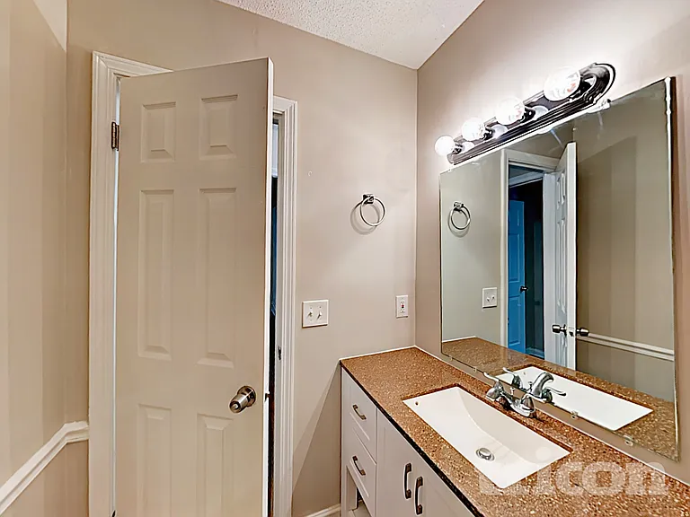 204 Winslow Way — Photo 15