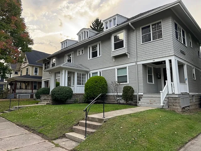 Beautiful Arts & Crafts property with views of Pinnacle Hill.