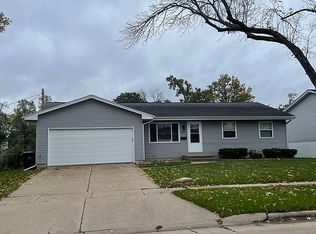 411 31st St SW, Cedar Rapids, IA 52404