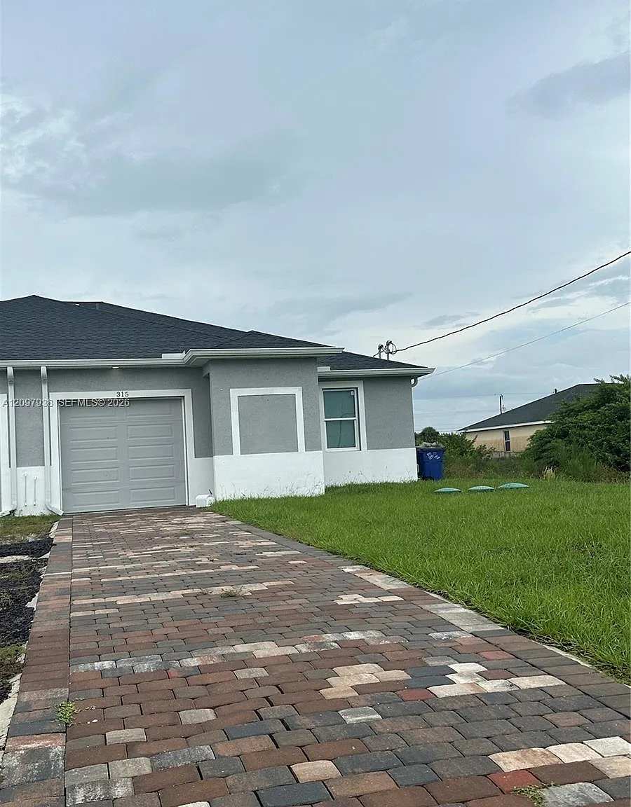 3 bed, 2.0 bath, 1183 sqft, $1,600 — Photo 2