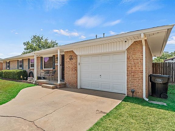 3rd image of 614 Circle Dr
