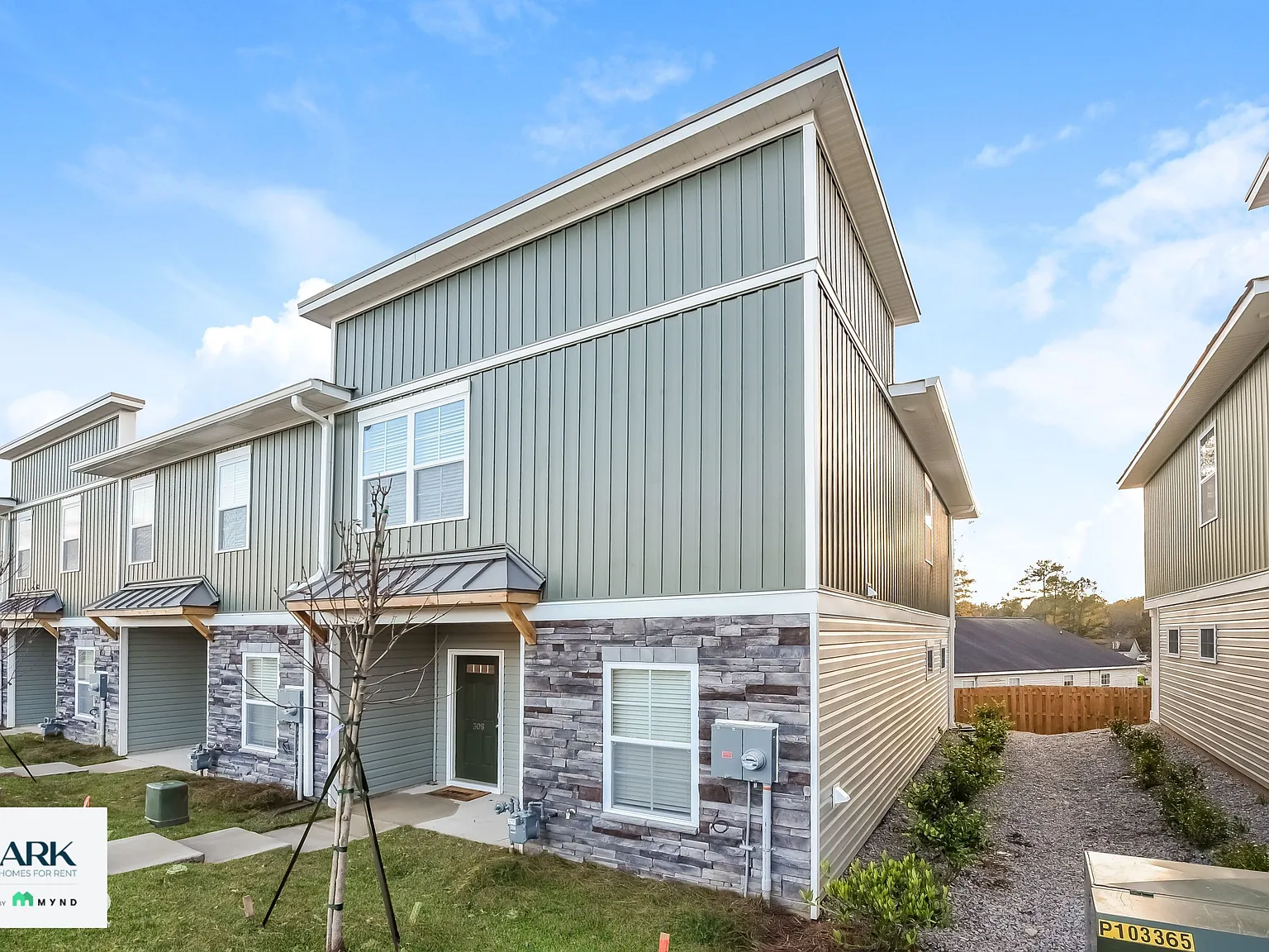 3 bed, 2.5 bath, 1428 sqft, $1,633 — Photo 3