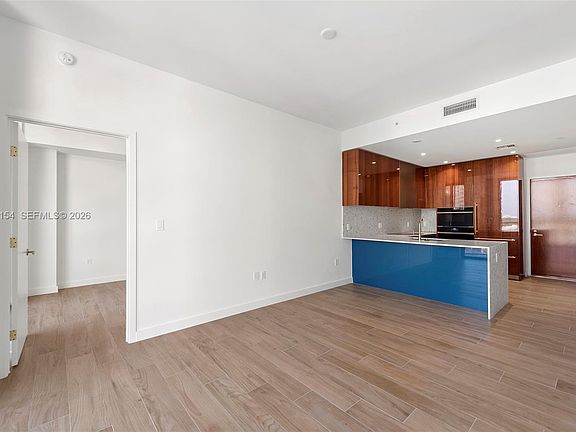 5th image of 2678 Tigertail Ave #1405