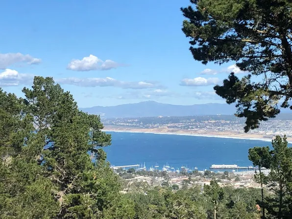 70 Forest Ridge Rd APT 28, Monterey, CA 93940