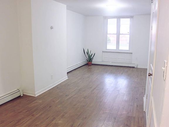 3rd image of 5005 Woodland Ave #1