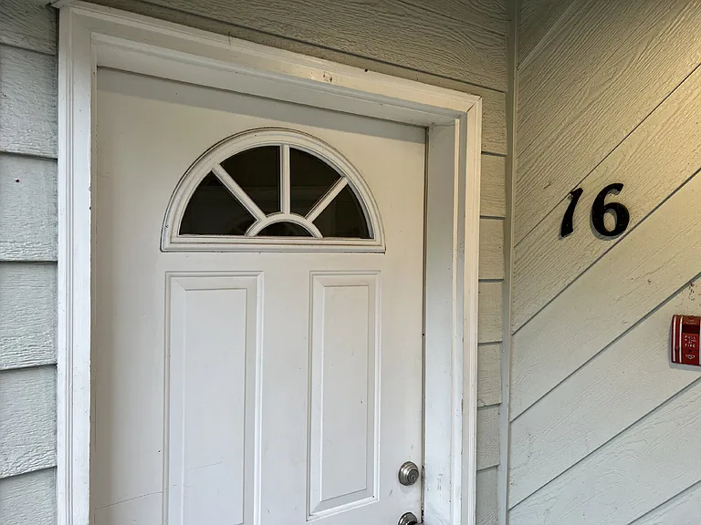 700 NE Johnson St #16 — Photo 1