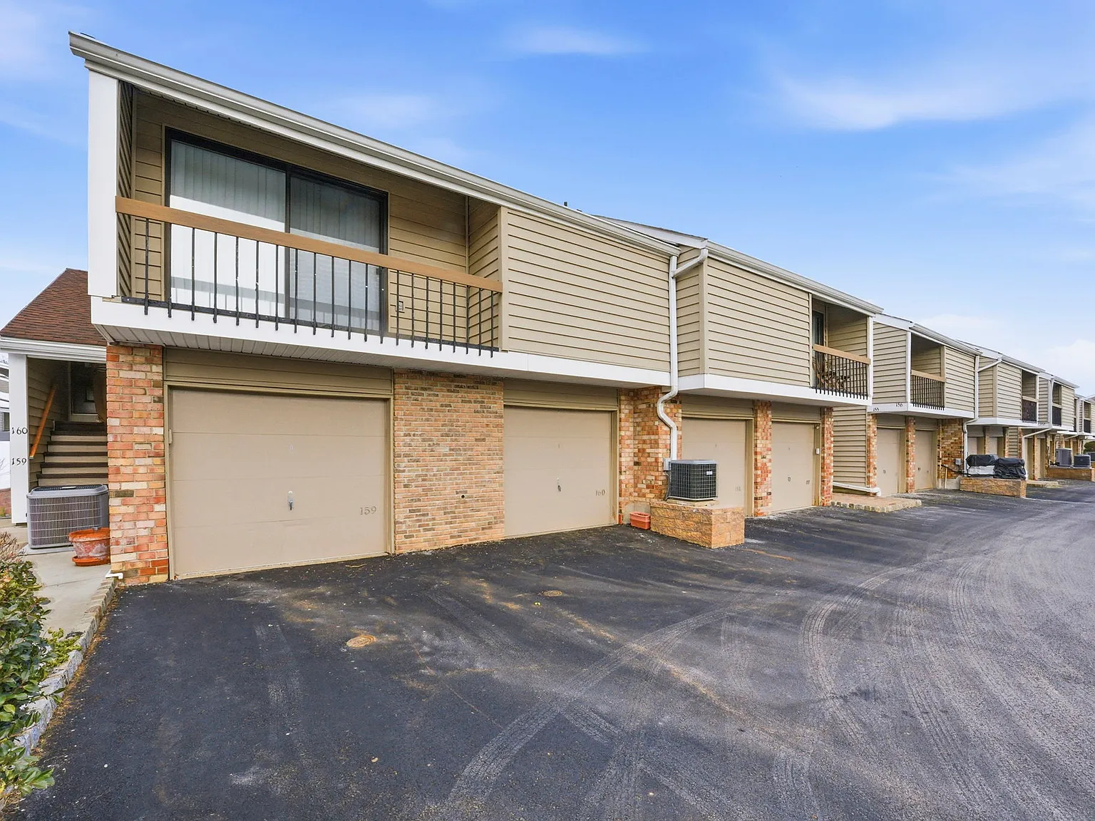 2 bed, 1233 sqft, $2,550 — Photo 2