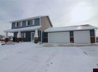 188 Creekside Dr, Eagle Lake, MN 56024