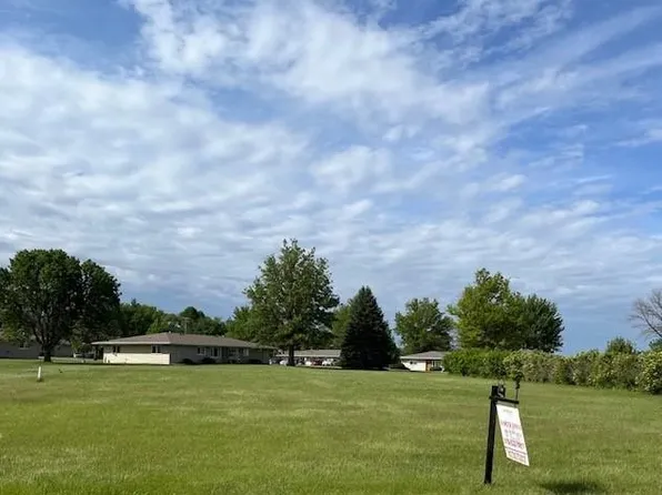 105 S Pointe Ln, Clarion, IA 50525