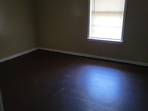 4th image of 3175 Beauchamp Dr