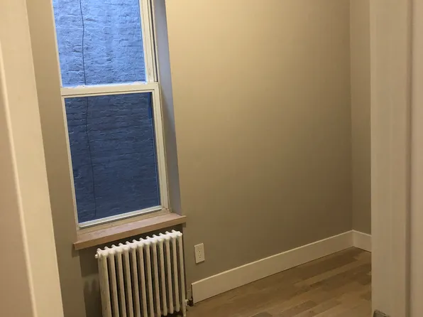 1868 Hart Street image 8 of 9