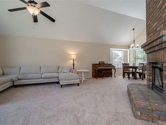 4th image of 818 Fawn Valley Dr