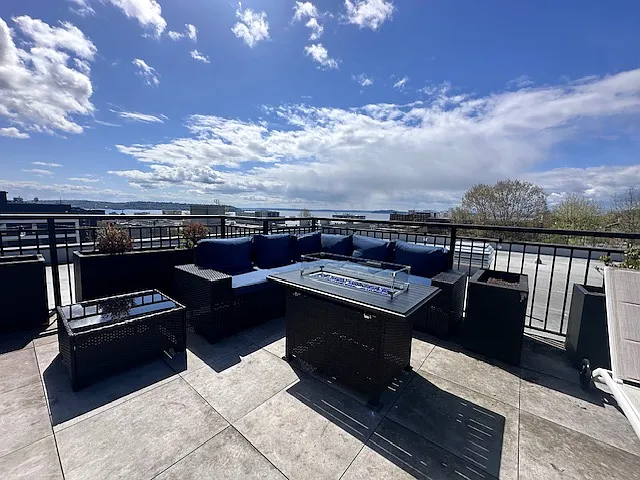 Roof top lounge and fire feature