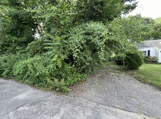 25 Paragon Ln, Stamford, CT 06905