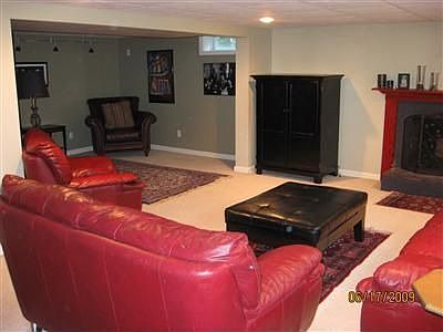 Family room in walk out with wet bar!!