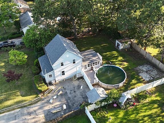 2nd image of 131 Canfield Ave