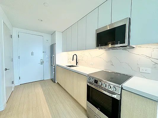 5th image of 128 Linden Blvd APT 5